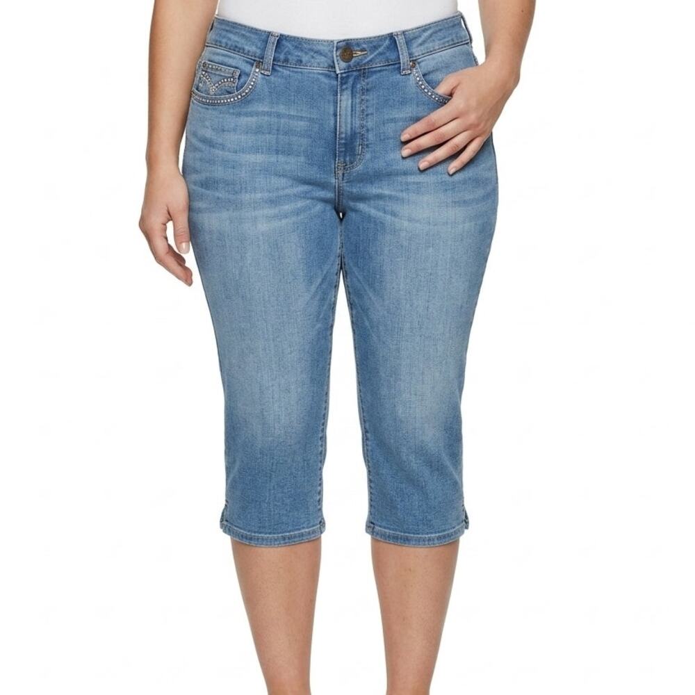 Lee Light Wash Blue Curvy Mid Rise Bedazzled Pockets Cropped Capri Jeans size 10